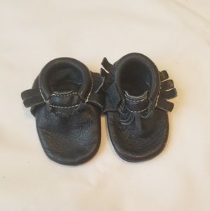 EUC Freshly Picked Mocs Sz 2